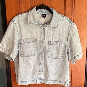 GAP Faded Blue Denim Button-Up Shirt boxy fit size M Medium NWOT